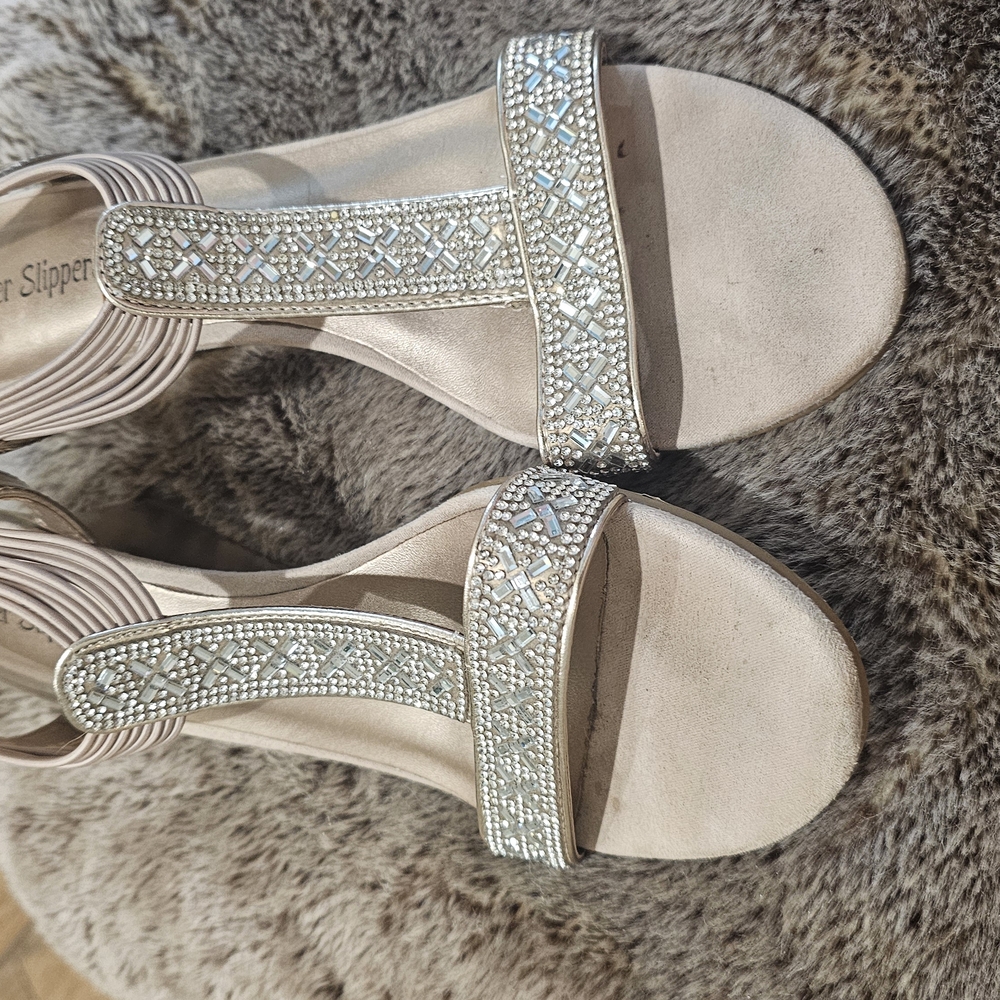 Elegant Cream Sandals with Silver Accents